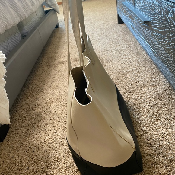 Never Used Travel Bag - Picture 2 of 5